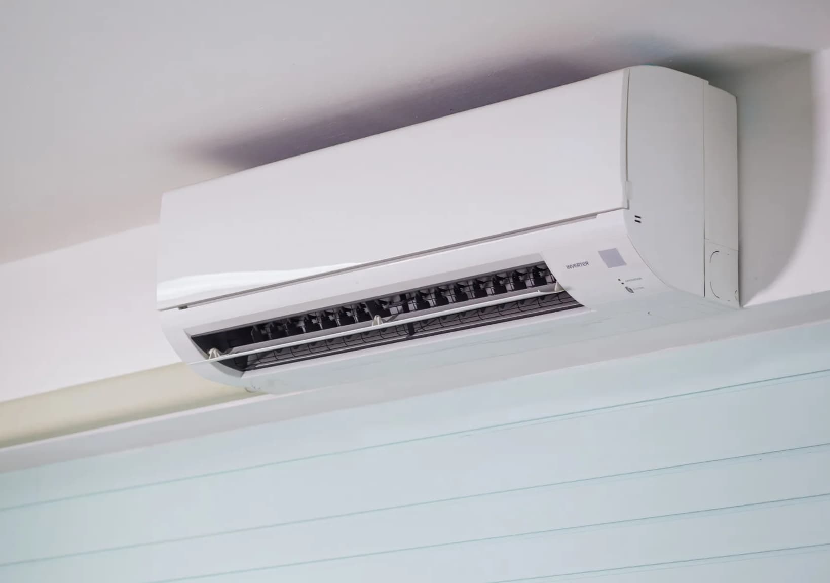 Wall-mounted split air conditioner indoors